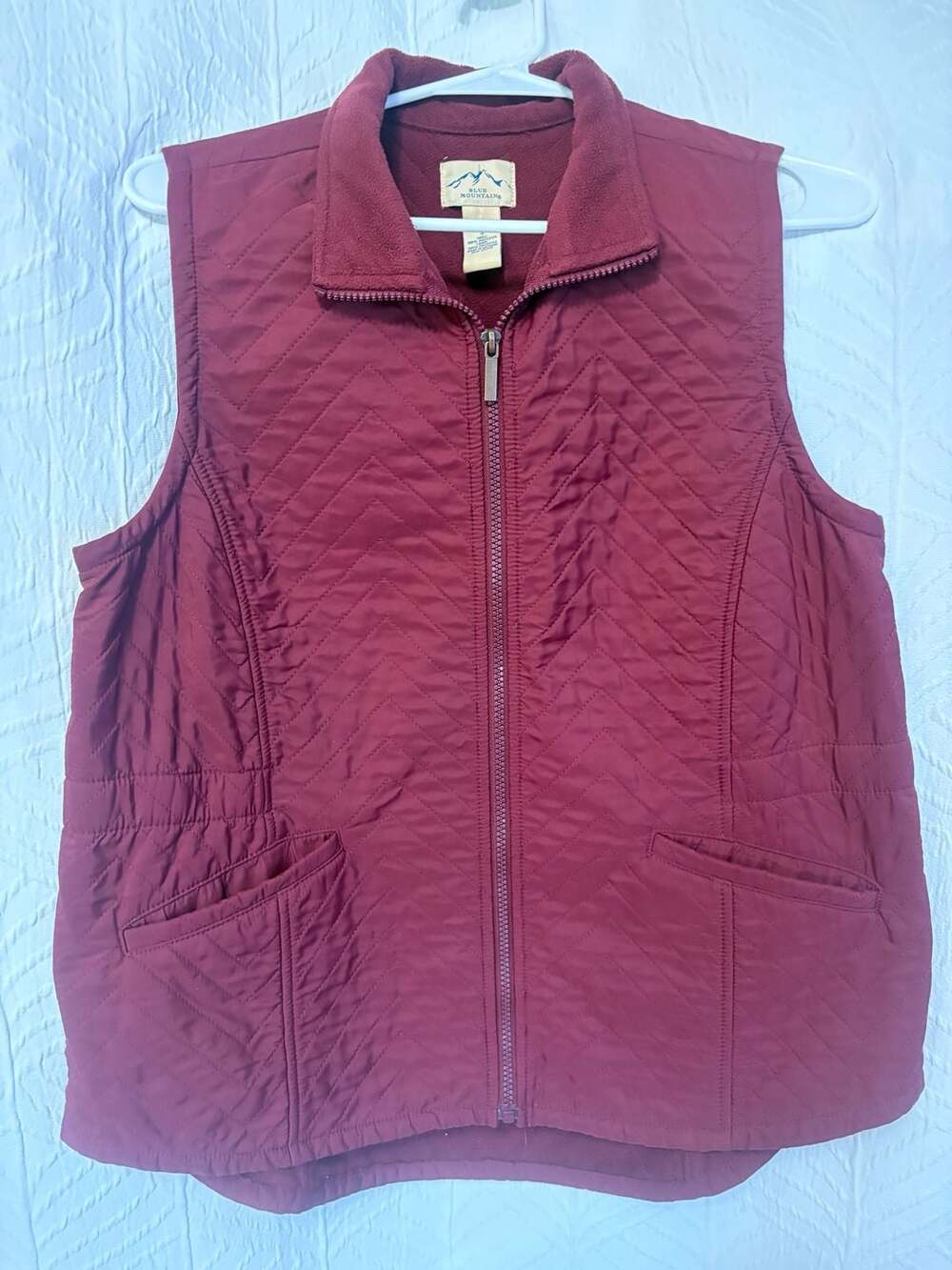 Blue Mountain Women's Small Burgundy Quilted Zip Front Vest